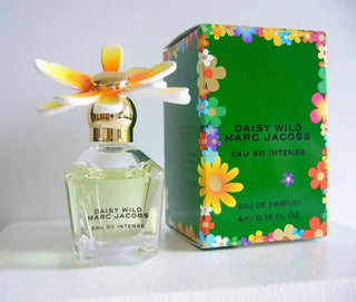 MARC JACOBS DAISY WILD EAU SO INTENSE (W) EDP 4ML MINIATURE by The Mini Scent Store